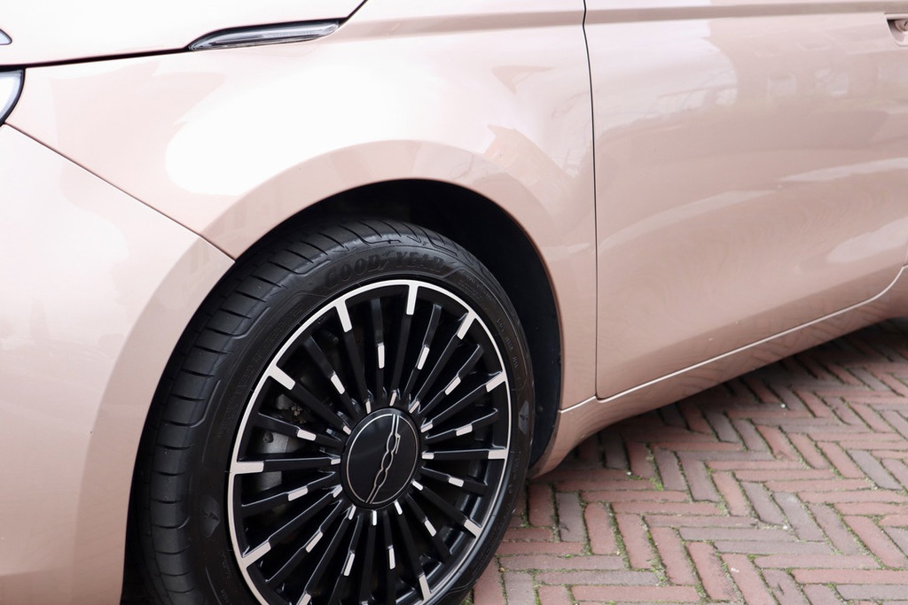 Fiat 500e 3+1 Icon 42 kWh, foto 14