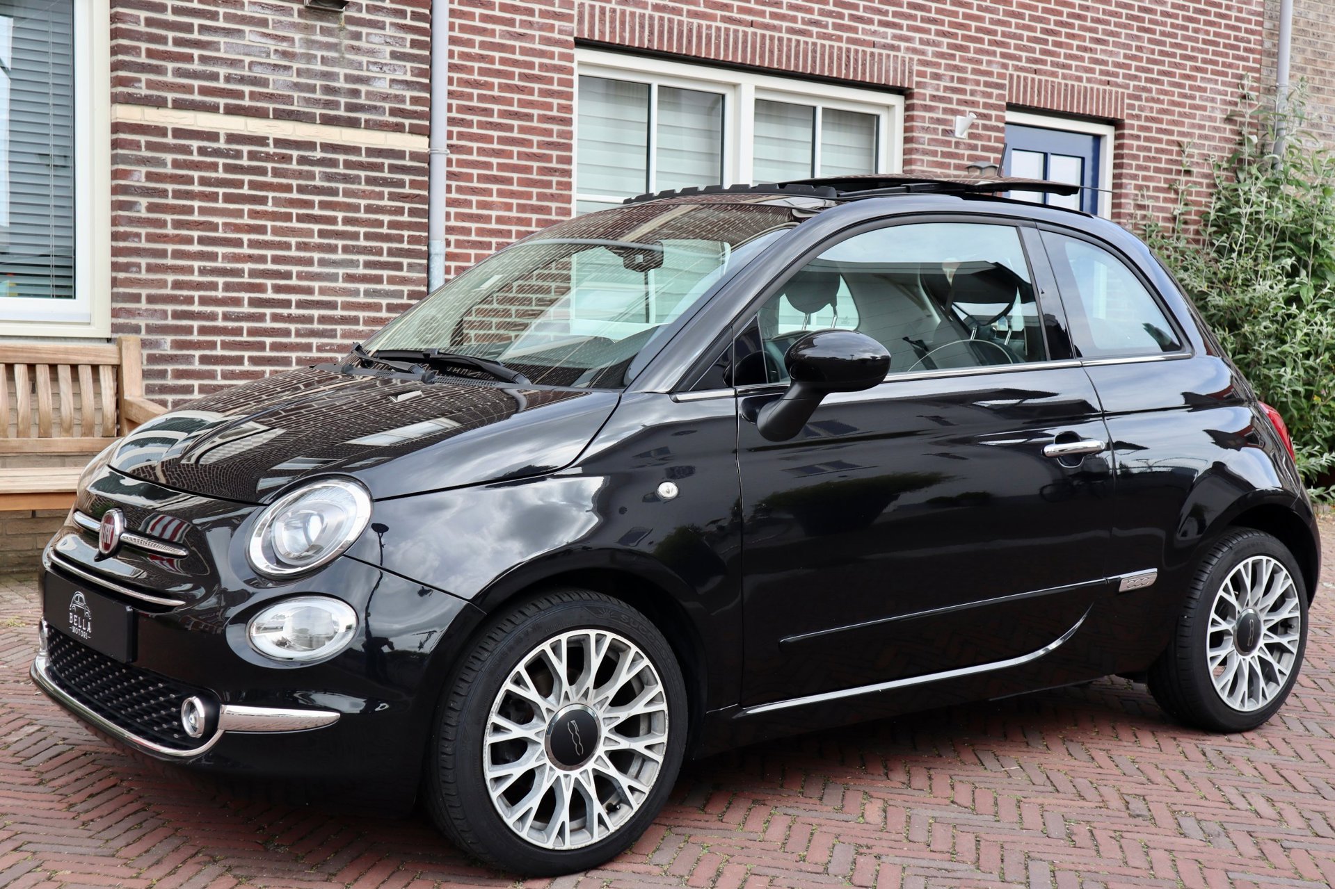 Fiat 500 0.9 TwinAir Lounge uit 2017, verkocht door Bella Motori