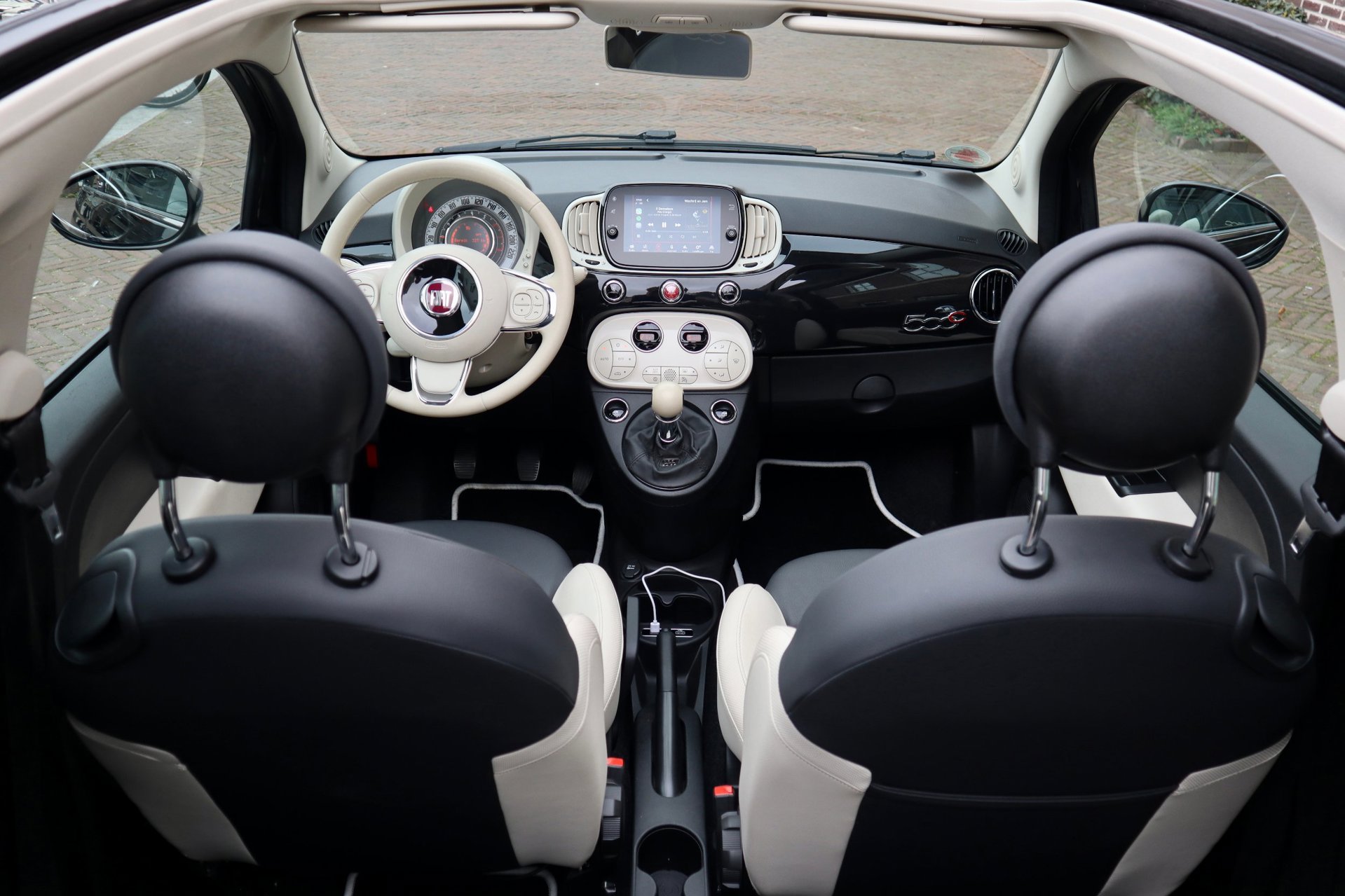 Fiat 500 C 1.0 Hybrid DolceVita uit 2021, verkocht door Bella Motori